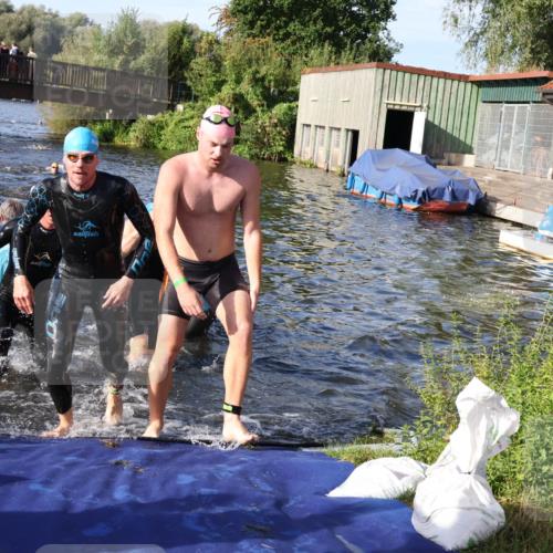 31.08.2025 - Elbe Triathlon Hamburg Luisa Fischer http://msf.ph/oto/8676849 31.08.2025 09:11:20 Schwimmen 400, 536, 576, 588, 694, 709 meine-sportfotos.de