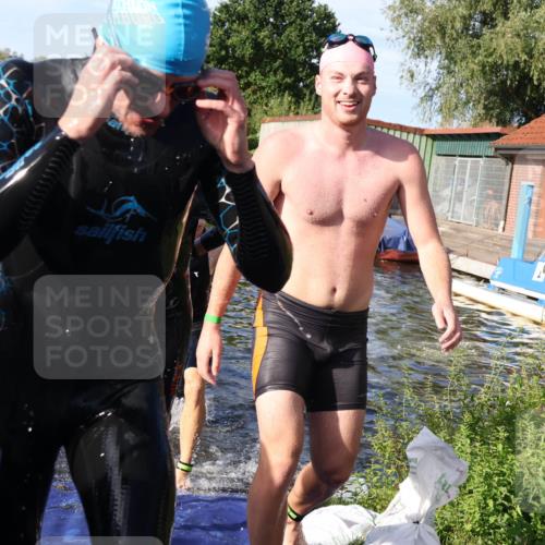 31.08.2025 - Elbe Triathlon Hamburg Luisa Fischer http://msf.ph/oto/8676858 31.08.2025 09:11:22 Schwimmen 400, 536, 576, 588, 694, 709 meine-sportfotos.de