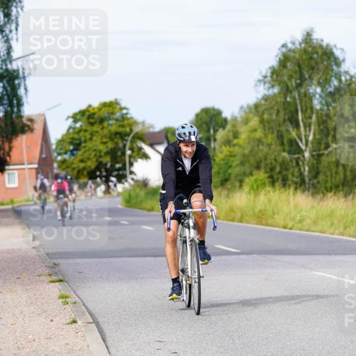 31.08.2025 - Elbe Triathlon Hamburg Michael Burmester http://msf.ph/oto/8676900 31.08.2025 10:25:58 Radfahren 503, 806, 890, 1020, 1055, 1082 meine-sportfotos.de