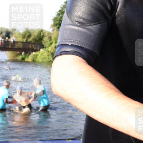 31.08.2025 - Elbe Triathlon Hamburg Luisa Fischer http://msf.ph/oto/8676916 31.08.2025 09:11:48 Schwimmen 438, 616, 653 meine-sportfotos.de