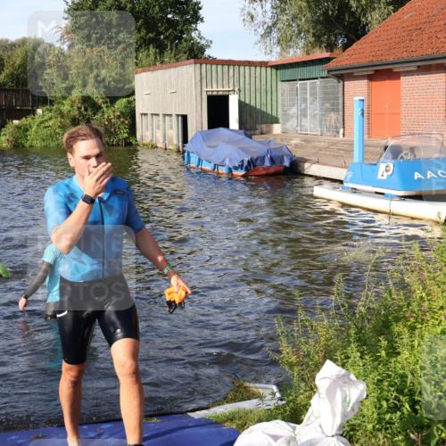 31.08.2025 - Elbe Triathlon Hamburg Luisa Fischer http://msf.ph/oto/8676926 31.08.2025 09:11:57 Schwimmen 438, 477, 568 meine-sportfotos.de