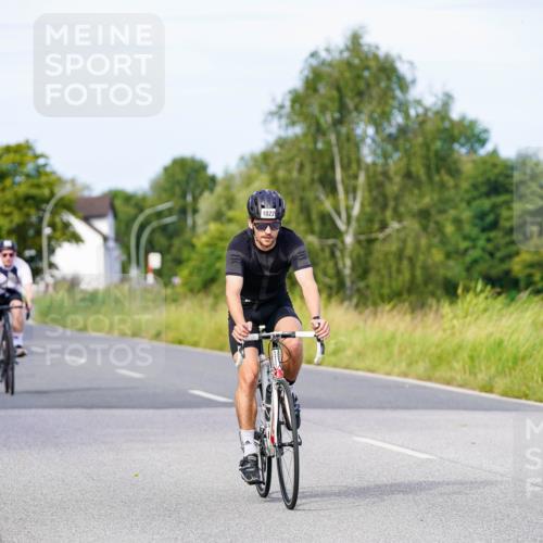 31.08.2025 - Elbe Triathlon Hamburg Michael Burmester http://msf.ph/oto/8676940 31.08.2025 10:26:11 Radfahren 699, 1022, 1035 meine-sportfotos.de