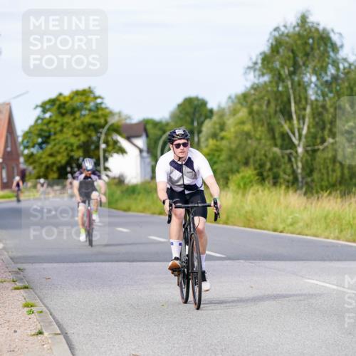 31.08.2025 - Elbe Triathlon Hamburg Michael Burmester http://msf.ph/oto/8676952 31.08.2025 10:26:13 Radfahren 699, 1022, 1035 meine-sportfotos.de