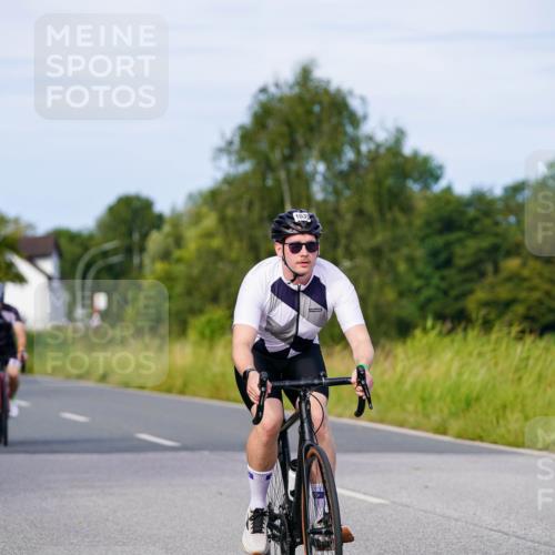 31.08.2025 - Elbe Triathlon Hamburg Michael Burmester http://msf.ph/oto/8676957 31.08.2025 10:26:14 Radfahren 699, 1022, 1035 meine-sportfotos.de
