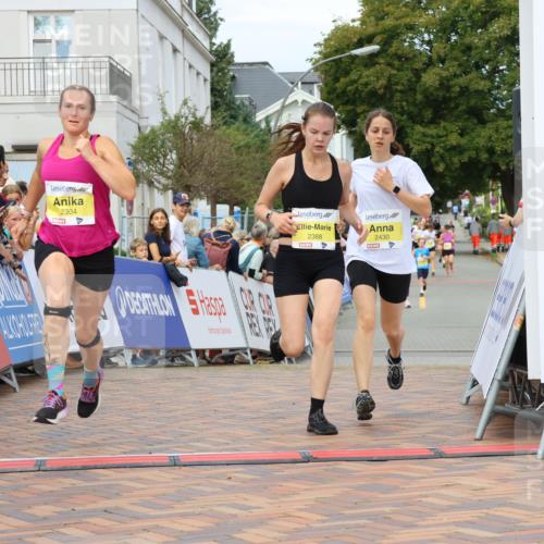 31.08.2025 - 21. Blankeneser Heldenlauf Strokosch-Dieckow http://msf.ph/oto/8676991 31.08.2025 10:33:14 Ziel 2304, 2433, 2388, 2430 meine-sportfotos.de
