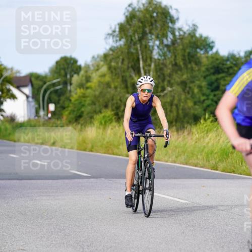 31.08.2025 - Elbe Triathlon Hamburg Michael Burmester http://msf.ph/oto/8676994 31.08.2025 10:26:26 Radfahren 905, 934, 936, 951, 980, 1103, 1108, 1149 meine-sportfotos.de