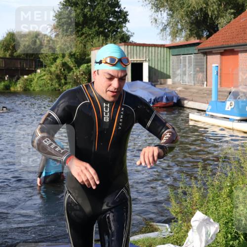 31.08.2025 - Elbe Triathlon Hamburg Luisa Fischer http://msf.ph/oto/8677008 31.08.2025 09:12:19 Schwimmen 639 meine-sportfotos.de