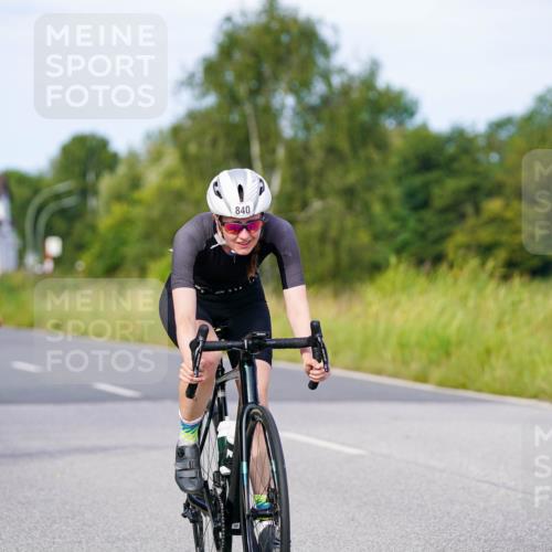 31.08.2025 - Elbe Triathlon Hamburg Michael Burmester http://msf.ph/oto/8677046 31.08.2025 10:26:51 Radfahren 801, 840, 987, 992, 1145 meine-sportfotos.de