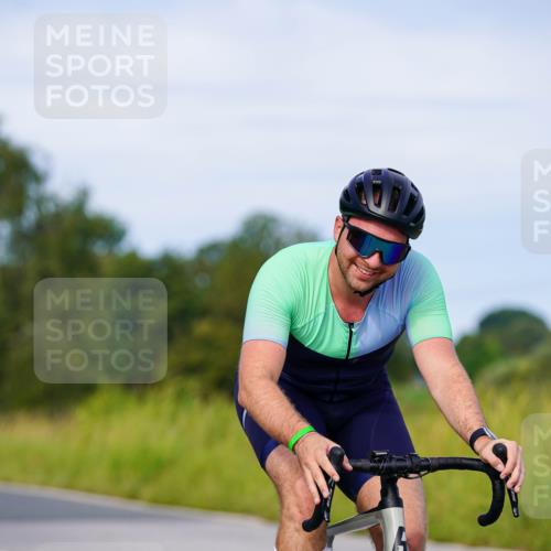 31.08.2025 - Elbe Triathlon Hamburg Michael Burmester http://msf.ph/oto/8677072 31.08.2025 10:26:58 Radfahren 830, 853, 992 meine-sportfotos.de