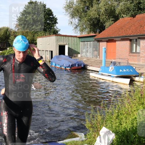31.08.2025 - Elbe Triathlon Hamburg Luisa Fischer http://msf.ph/oto/8677093 31.08.2025 09:13:44 Schwimmen 624, 631, 753 meine-sportfotos.de