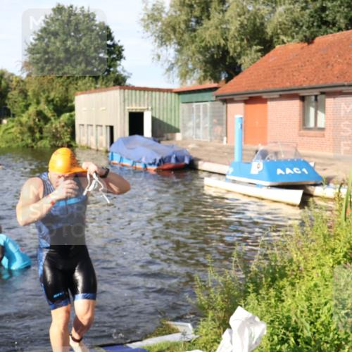 31.08.2025 - Elbe Triathlon Hamburg Luisa Fischer http://msf.ph/oto/8677098 31.08.2025 09:13:45 Schwimmen 624, 631, 753 meine-sportfotos.de