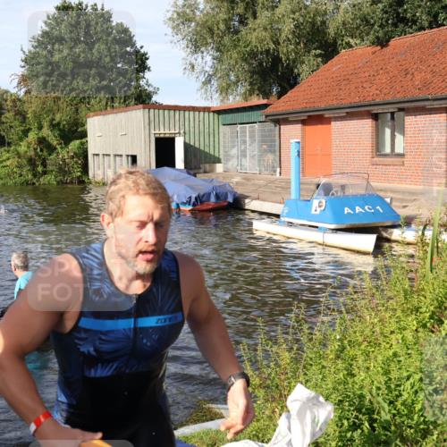 31.08.2025 - Elbe Triathlon Hamburg Luisa Fischer http://msf.ph/oto/8677106 31.08.2025 09:13:46 Schwimmen 611, 624, 631, 753 meine-sportfotos.de