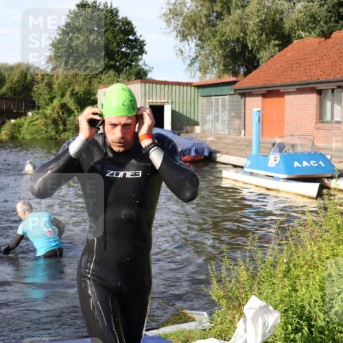 31.08.2025 - Elbe Triathlon Hamburg Luisa Fischer http://msf.ph/oto/8677112 31.08.2025 09:13:56 Schwimmen 611, 695 meine-sportfotos.de