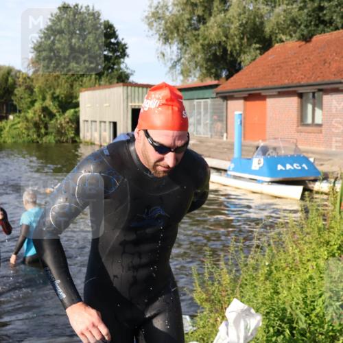 31.08.2025 - Elbe Triathlon Hamburg Luisa Fischer http://msf.ph/oto/8677121 31.08.2025 09:14:03 Schwimmen 563, 608, 695 meine-sportfotos.de