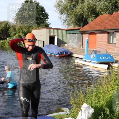 31.08.2025 - Elbe Triathlon Hamburg Luisa Fischer http://msf.ph/oto/8677125 31.08.2025 09:14:07 Schwimmen 563, 608 meine-sportfotos.de