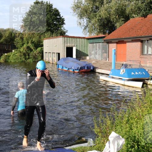 31.08.2025 - Elbe Triathlon Hamburg Luisa Fischer http://msf.ph/oto/8677131 31.08.2025 09:14:11 Schwimmen 563, 597, 608, 638, 659 meine-sportfotos.de