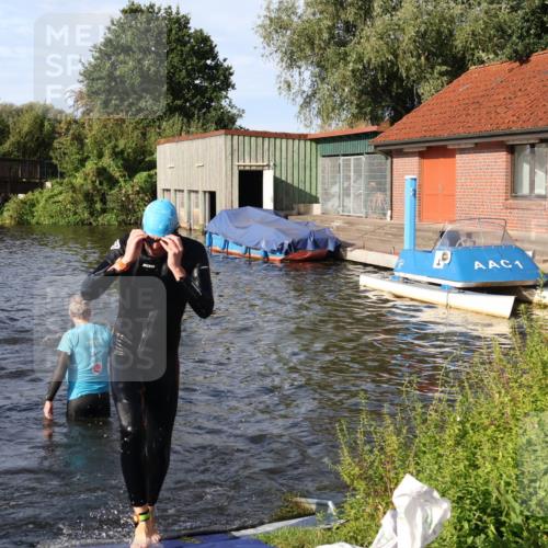 31.08.2025 - Elbe Triathlon Hamburg Luisa Fischer http://msf.ph/oto/8677133 31.08.2025 09:14:11 Schwimmen 563, 597, 608, 638, 659 meine-sportfotos.de