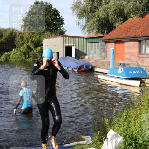 31.08.2025 - Elbe Triathlon Hamburg Luisa Fischer http://msf.ph/oto/8677134 31.08.2025 09:14:11 Schwimmen 563, 597, 608, 638, 659 meine-sportfotos.de