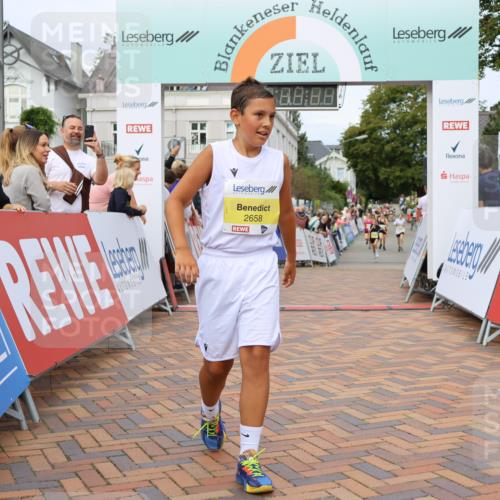 31.08.2025 - 21. Blankeneser Heldenlauf Strokosch-Dieckow http://msf.ph/oto/8677135 31.08.2025 10:33:07 Ziel 2104, 2122, 2433, 2658 meine-sportfotos.de