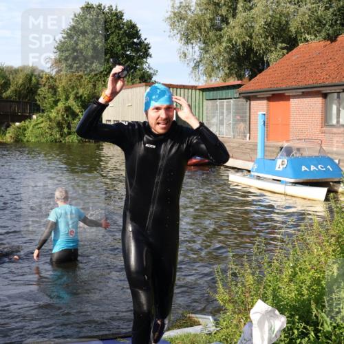31.08.2025 - Elbe Triathlon Hamburg Luisa Fischer http://msf.ph/oto/8677138 31.08.2025 09:14:12 Schwimmen 597, 608, 638, 659 meine-sportfotos.de