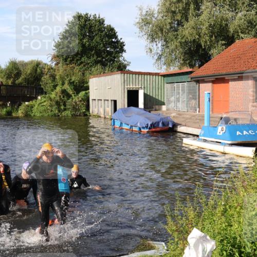 31.08.2025 - Elbe Triathlon Hamburg Luisa Fischer http://msf.ph/oto/8677147 31.08.2025 09:14:16 Schwimmen 597, 601, 608, 638, 659 meine-sportfotos.de