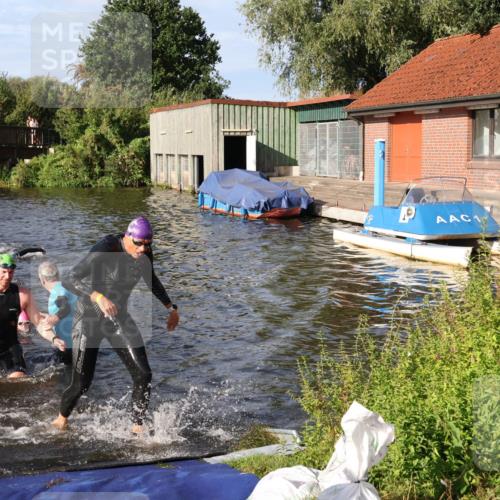 31.08.2025 - Elbe Triathlon Hamburg Luisa Fischer http://msf.ph/oto/8677199 31.08.2025 09:14:47 Schwimmen 427, 629, 715, 746 meine-sportfotos.de