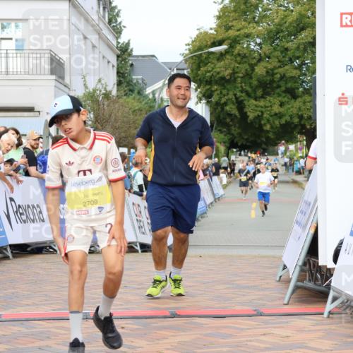 31.08.2025 - 21. Blankeneser Heldenlauf Strokosch-Dieckow http://msf.ph/oto/8677235 31.08.2025 10:27:32 Ziel 2715, 2463, 2725, 2533, 2709 meine-sportfotos.de