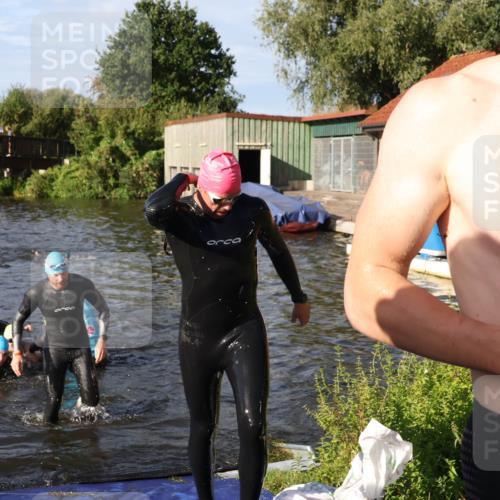 31.08.2025 - Elbe Triathlon Hamburg Luisa Fischer http://msf.ph/oto/8677241 31.08.2025 09:14:59 Schwimmen 427, 466, 605, 610, 715, 716, 724, 728 meine-sportfotos.de