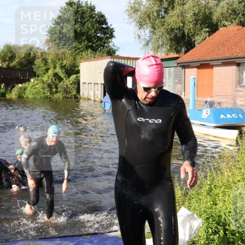 31.08.2025 - Elbe Triathlon Hamburg Luisa Fischer http://msf.ph/oto/8677246 31.08.2025 09:14:59 Schwimmen 427, 466, 605, 610, 715, 716, 724, 728 meine-sportfotos.de