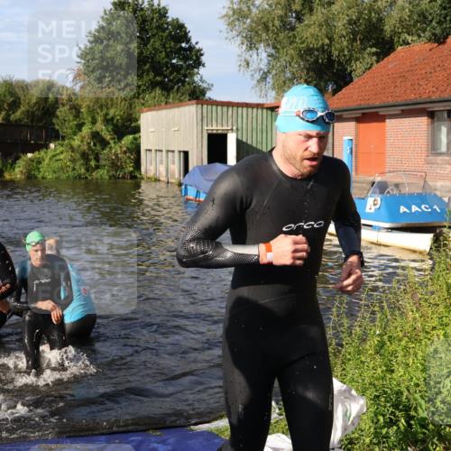 31.08.2025 - Elbe Triathlon Hamburg Luisa Fischer http://msf.ph/oto/8677257 31.08.2025 09:15:02 Schwimmen 466, 605, 610, 716, 724, 728 meine-sportfotos.de