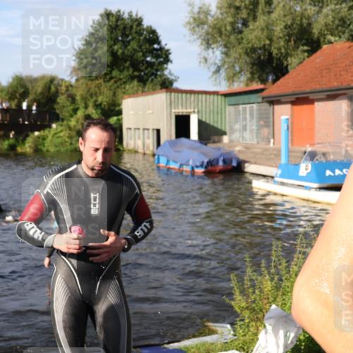 31.08.2025 - Elbe Triathlon Hamburg Luisa Fischer http://msf.ph/oto/8677279 31.08.2025 09:15:06 Schwimmen 466, 610, 716, 728 meine-sportfotos.de