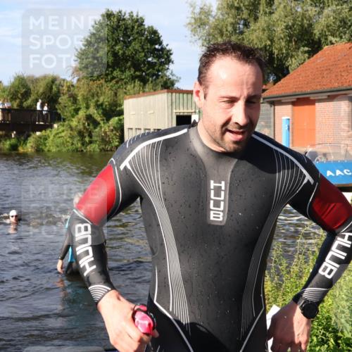 31.08.2025 - Elbe Triathlon Hamburg Luisa Fischer http://msf.ph/oto/8677283 31.08.2025 09:15:07 Schwimmen 466, 562, 610, 716, 728 meine-sportfotos.de