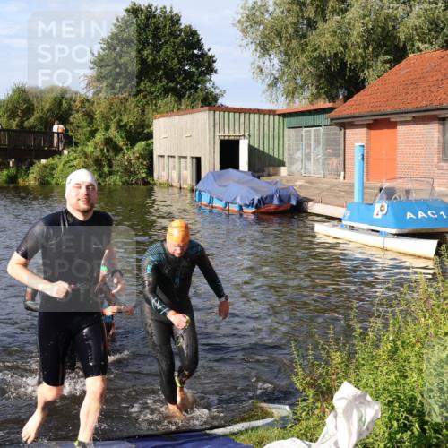 31.08.2025 - Elbe Triathlon Hamburg Luisa Fischer http://msf.ph/oto/8677306 31.08.2025 09:15:20 Schwimmen 419, 562, 567, 625, 660 meine-sportfotos.de