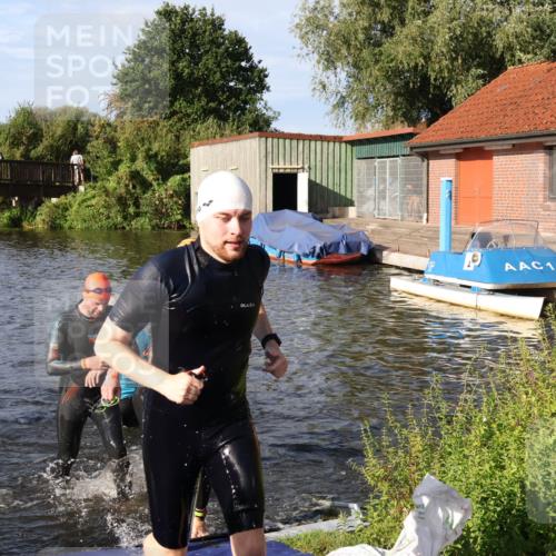 31.08.2025 - Elbe Triathlon Hamburg Luisa Fischer http://msf.ph/oto/8677310 31.08.2025 09:15:21 Schwimmen 419, 562, 567, 625, 660 meine-sportfotos.de