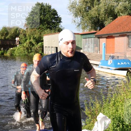 31.08.2025 - Elbe Triathlon Hamburg Luisa Fischer http://msf.ph/oto/8677311 31.08.2025 09:15:21 Schwimmen 419, 562, 567, 625, 660 meine-sportfotos.de
