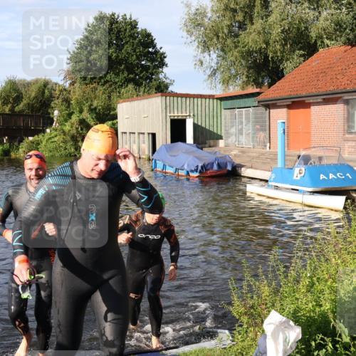 31.08.2025 - Elbe Triathlon Hamburg Luisa Fischer http://msf.ph/oto/8677317 31.08.2025 09:15:22 Schwimmen 419, 567, 625, 660 meine-sportfotos.de