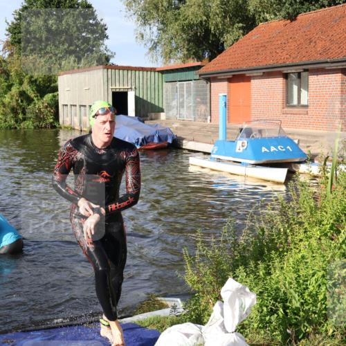 31.08.2025 - Elbe Triathlon Hamburg Luisa Fischer http://msf.ph/oto/8677336 31.08.2025 09:15:33 Schwimmen 486, 725 meine-sportfotos.de