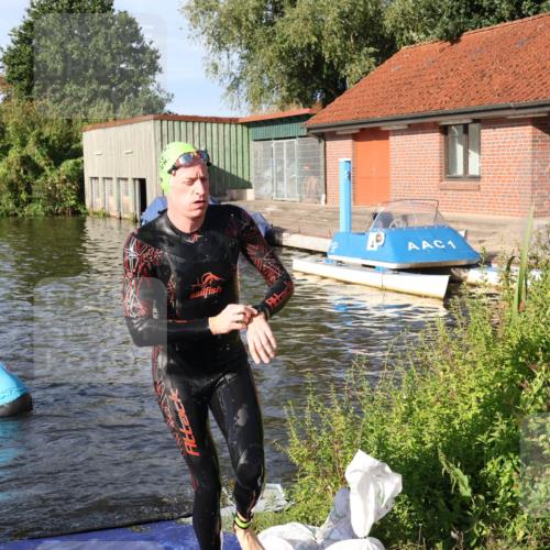 31.08.2025 - Elbe Triathlon Hamburg Luisa Fischer http://msf.ph/oto/8677337 31.08.2025 09:15:34 Schwimmen 486, 725 meine-sportfotos.de