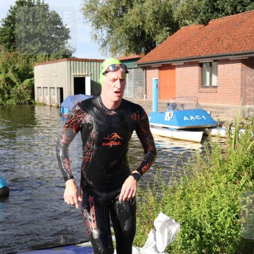 31.08.2025 - Elbe Triathlon Hamburg Luisa Fischer http://msf.ph/oto/8677338 31.08.2025 09:15:34 Schwimmen 486, 725 meine-sportfotos.de