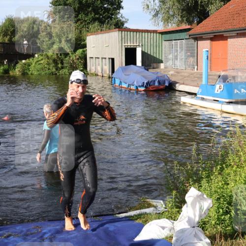 31.08.2025 - Elbe Triathlon Hamburg Luisa Fischer http://msf.ph/oto/8677363 31.08.2025 09:16:21 Schwimmen 590, 678 meine-sportfotos.de