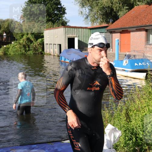 31.08.2025 - Elbe Triathlon Hamburg Luisa Fischer http://msf.ph/oto/8677368 31.08.2025 09:16:22 Schwimmen 590, 678 meine-sportfotos.de
