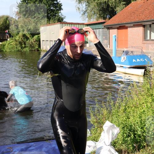 31.08.2025 - Elbe Triathlon Hamburg Luisa Fischer http://msf.ph/oto/8677380 31.08.2025 09:16:32 Schwimmen 590, 599, 606 meine-sportfotos.de