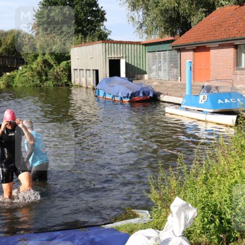 31.08.2025 - Elbe Triathlon Hamburg Luisa Fischer http://msf.ph/oto/8677390 31.08.2025 09:16:34 Schwimmen 590, 599, 606 meine-sportfotos.de