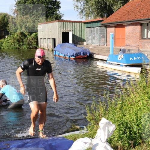 31.08.2025 - Elbe Triathlon Hamburg Luisa Fischer http://msf.ph/oto/8677398 31.08.2025 09:16:36 Schwimmen 599, 606 meine-sportfotos.de