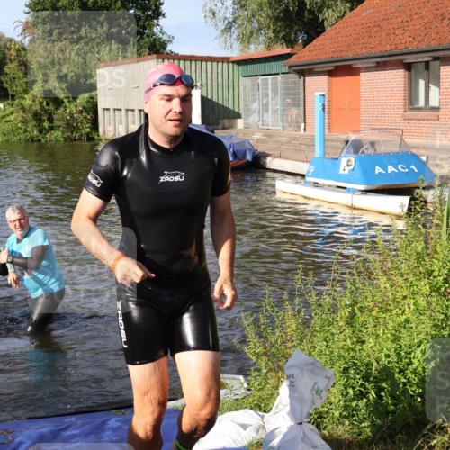 31.08.2025 - Elbe Triathlon Hamburg Luisa Fischer http://msf.ph/oto/8677406 31.08.2025 09:16:37 Schwimmen 599, 606 meine-sportfotos.de