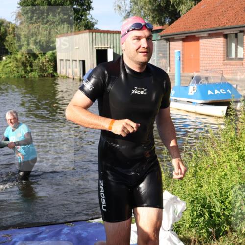 31.08.2025 - Elbe Triathlon Hamburg Luisa Fischer http://msf.ph/oto/8677408 31.08.2025 09:16:38 Schwimmen 599, 606 meine-sportfotos.de