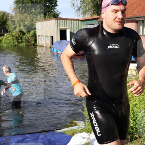 31.08.2025 - Elbe Triathlon Hamburg Luisa Fischer http://msf.ph/oto/8677409 31.08.2025 09:16:38 Schwimmen 599, 606 meine-sportfotos.de