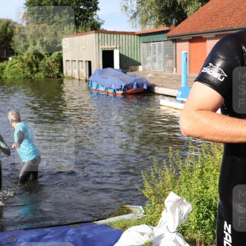 31.08.2025 - Elbe Triathlon Hamburg Luisa Fischer http://msf.ph/oto/8677411 31.08.2025 09:16:38 Schwimmen 599, 606 meine-sportfotos.de