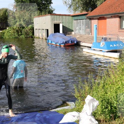 31.08.2025 - Elbe Triathlon Hamburg Luisa Fischer http://msf.ph/oto/8677421 31.08.2025 09:16:40 Schwimmen 599, 606 meine-sportfotos.de
