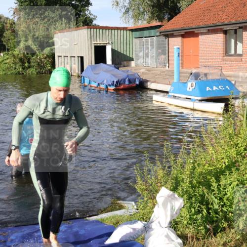 31.08.2025 - Elbe Triathlon Hamburg Luisa Fischer http://msf.ph/oto/8677427 31.08.2025 09:16:41 Schwimmen 599, 606 meine-sportfotos.de